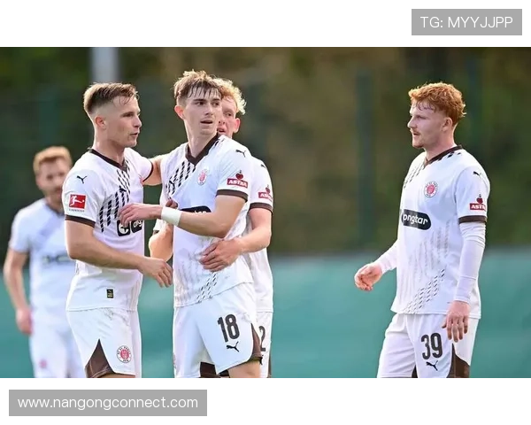 圣保利俱乐部魅力解析与球队历史发展全景展示